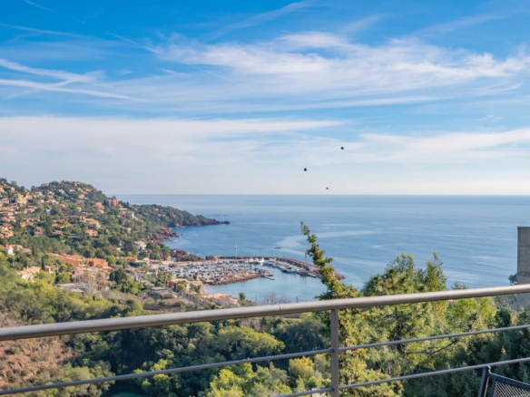 5 Bedroom Villa/House in Theoule Sur Mer 2