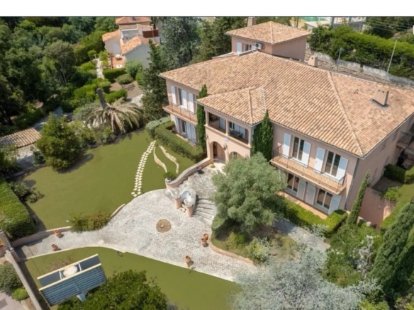 10 Bedroom Villa/House in Les Issambres 24