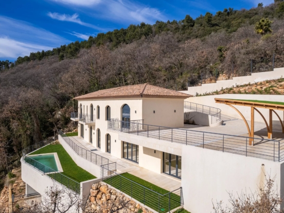 4 Bedroom Villa/House in Speracedes 18