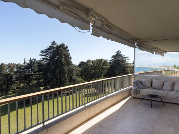 3 Bedroom Apartment in Cannes 10