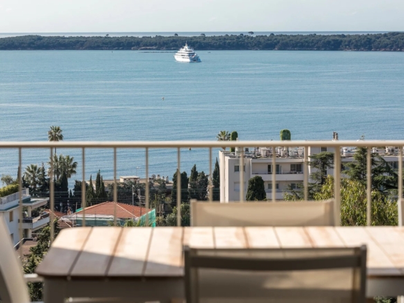1 Bedroom Apartment in Cannes 18