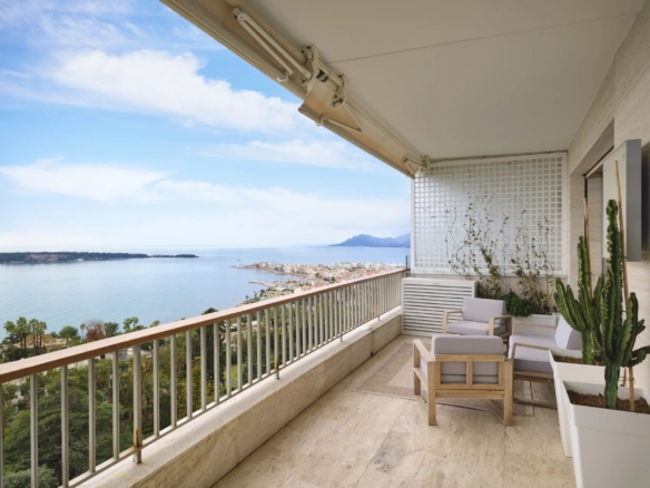 2 Bedroom Apartment in Cannes 60
