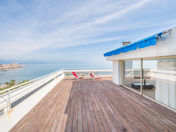 3 Bedroom Apartment in Antibes 26