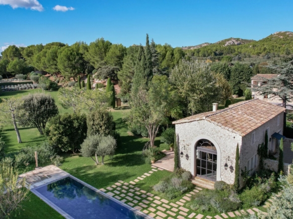 9 Bedroom Villa/House in Maussane Les Alpilles 30