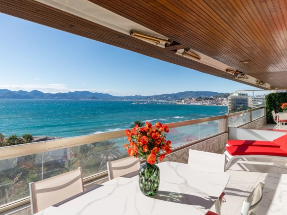 2 Bedroom Apartment in Cannes 42