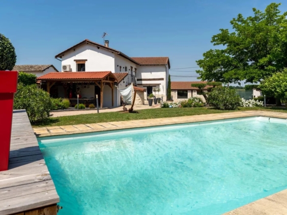 4 Bedroom Villa/House in Belleville 6