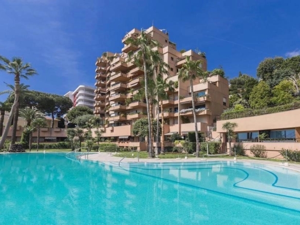 1 Bedroom Apartment in Monaco 36