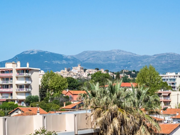 3 Bedroom Apartment in Cagnes Sur Mer 12