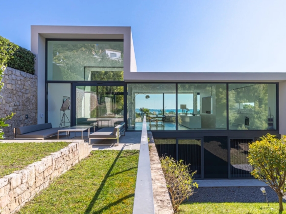 4 Bedroom Villa/House in Le Golfe Juan 24