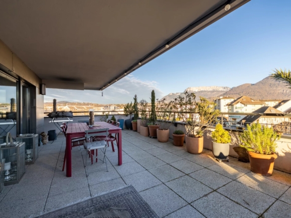 4 Bedroom Apartment in Annecy 18