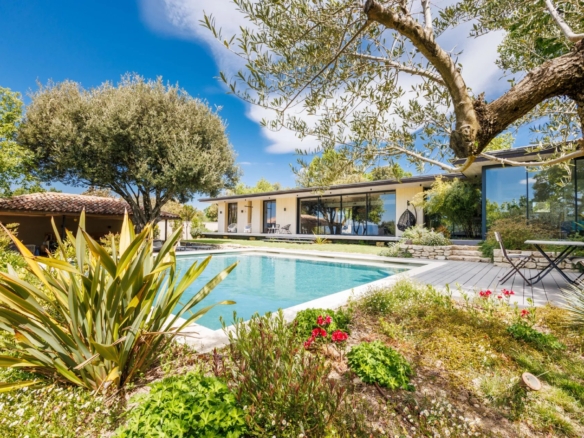 4 Bedroom Villa/House in Apt 22