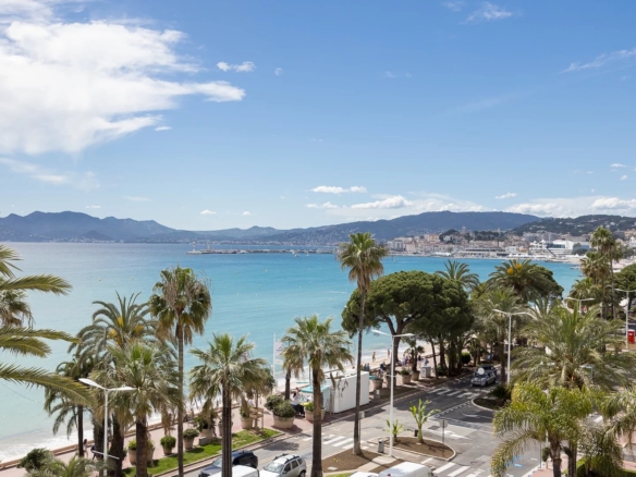 1 Bedroom Apartment in Cannes 32