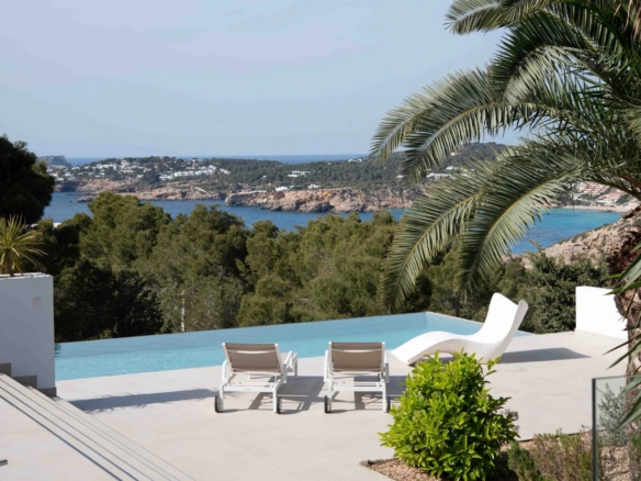 4 Bedroom Villa/House in Cala Moli 10