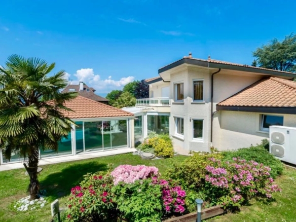 5 Bedroom Villa/House in Nernier 16