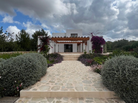 4 Bedroom Villa/House in Santa Gertrudis 10