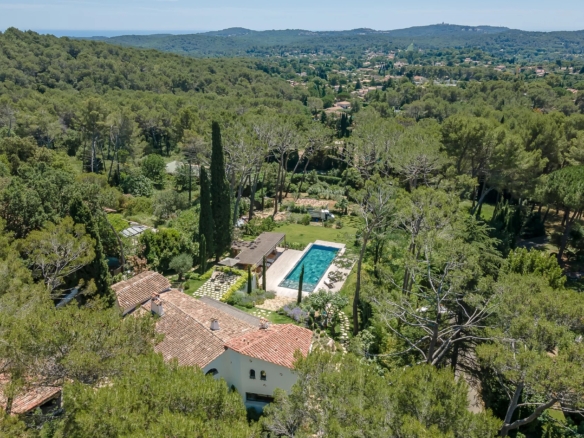 Villa/House For Sale in Mougins 26