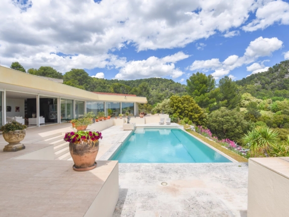 Villa/House For Sale in Salernes 26
