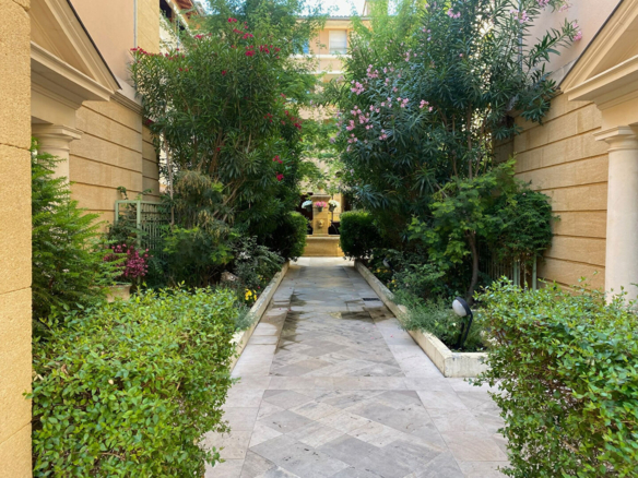 2 Bedroom Apartment in Aix En Provence 4