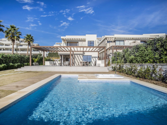 4 Bedroom Villa/House in New Golden Mile 7