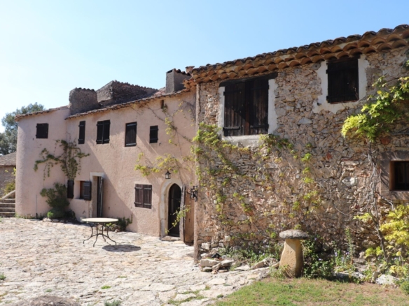 7 Bedroom Villa/House in Fox Amphoux 22