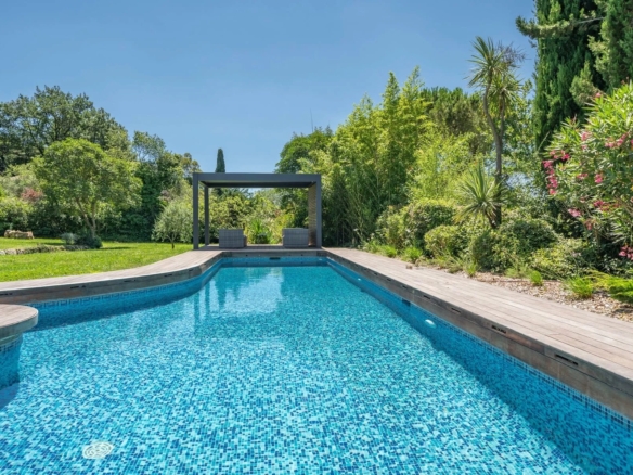 5 Bedroom Villa/House in Valbonne 10