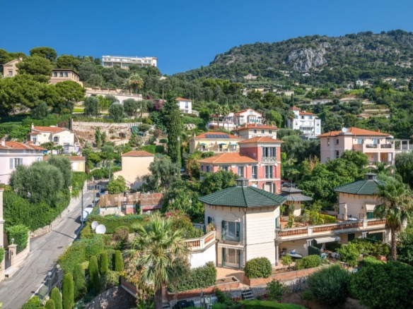 2 Bedroom Apartment in Beaulieu Sur Mer 10