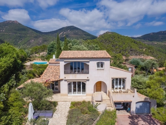 3 Bedroom Villa/House in Theoule Sur Mer 6