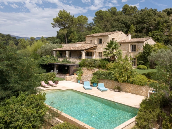 5 Bedroom Villa/House in La Colle Sur Loup 2