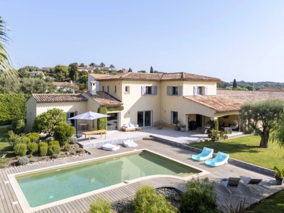 4 Bedroom Villa/House in Antibes 2
