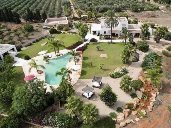 6 Bedroom Villa/House in Cala Llenya 18