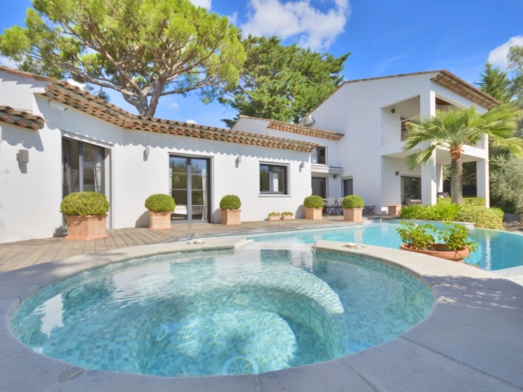 4 Bedroom Villa/House in Le Cannet 2