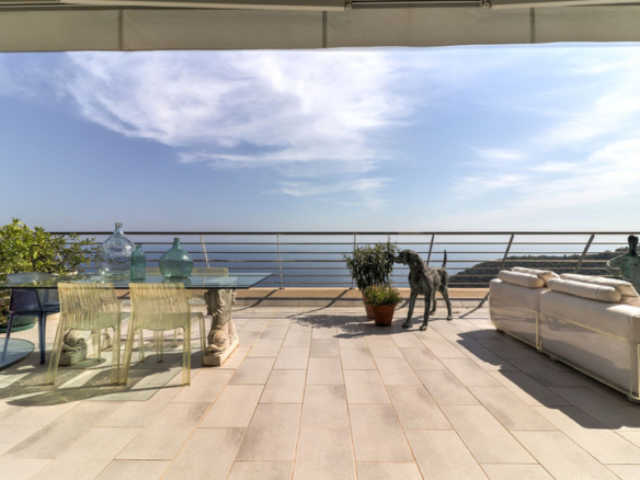 3 Bedroom Apartment in Eze 12