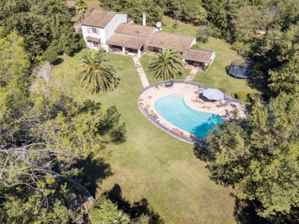 5 Bedroom Villa/House in Valbonne 6