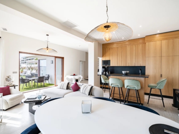 5 Bedroom Apartment in Cannes 30