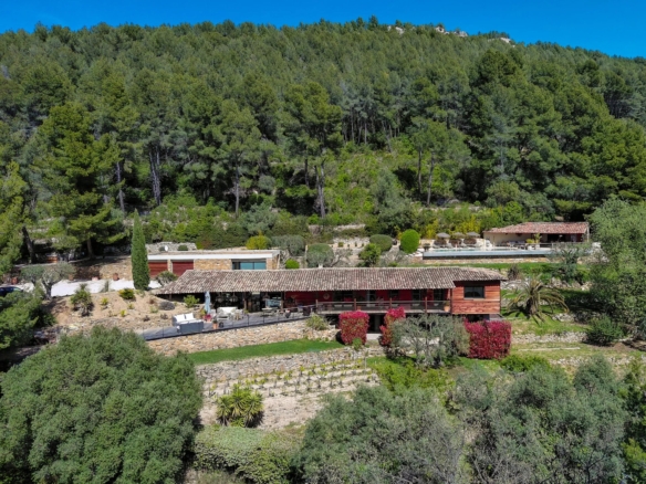 4 Bedroom Villa/House in Evenos 28