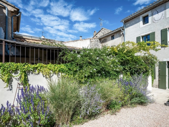 2 Bedroom Villa/House in Eygalieres 16