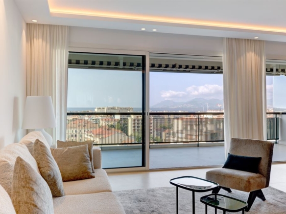 2 Bedroom Apartment in Cannes 34
