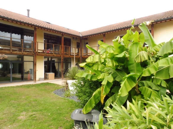 5 Bedroom Villa/House in Meximieux 24