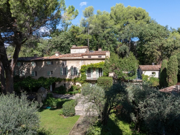 9 Bedroom Villa/House in Grasse 6