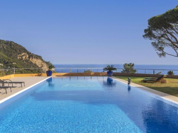 6 Bedroom Villa/House in Begur 8