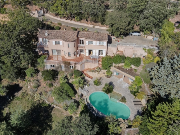 5 Bedroom Villa/House in Les Adrets De L Esterel 2