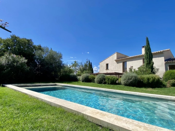 4 Bedroom Villa/House in Cabrieres D Avignon 4