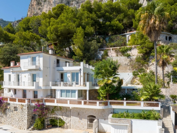 6 Bedroom Villa/House in Eze 24