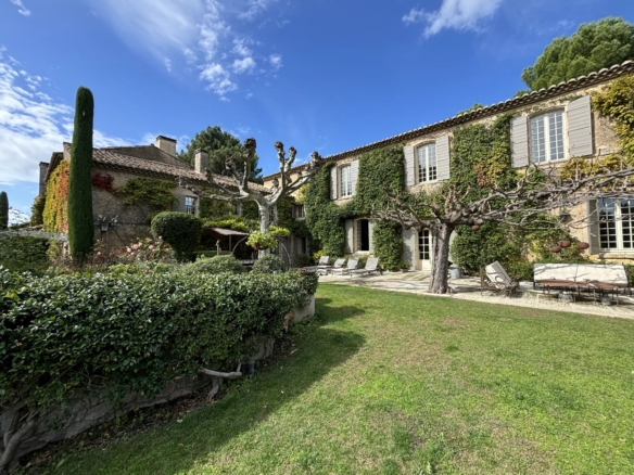 9 Bedroom Villa/House in Maussane Les Alpilles 28