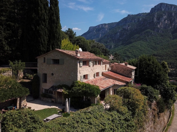 5 Bedroom Villa/House in Le Bar Sur Loup 10