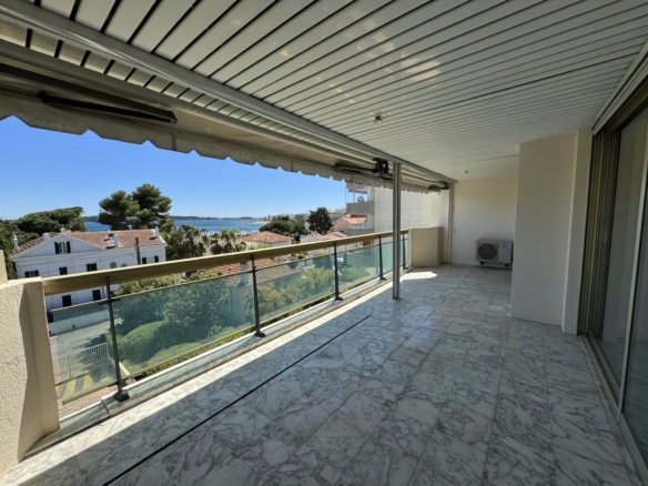 2 Bedroom Apartment in Cannes 20