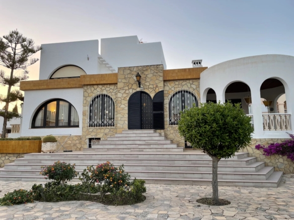 3 Bedroom Villa/House in Playa Den Bossa 6