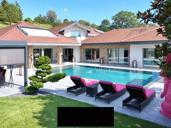 5 Bedroom Villa/House in Ville La Grand 32