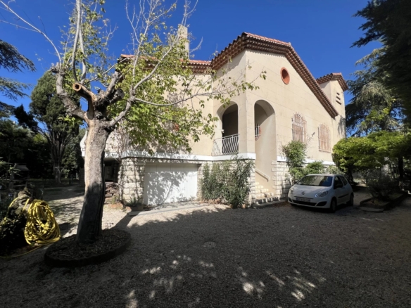 6 Bedroom Villa/House in Marseille 8