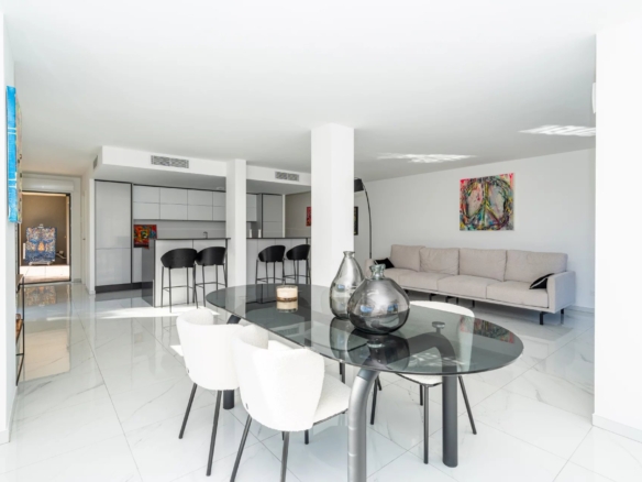 2 Bedroom Apartment in Roquebrune Cap Martin 28